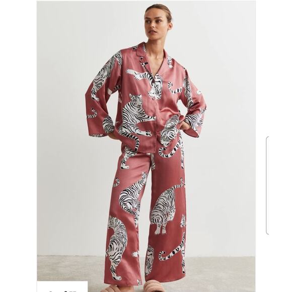H&M Rose Pink Tiger Print Satin Pajama Set - Picture 1 of 12
